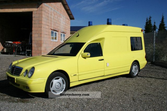 2001 Mercedes-Benz  E 220 CDI ambulance BINZ TUV NEW Van or truck up to 7.5t Ambulance photo