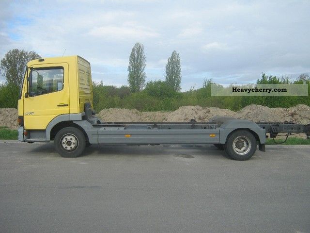 1999 Mercedes-Benz  815 Van or truck up to 7.5t Chassis photo