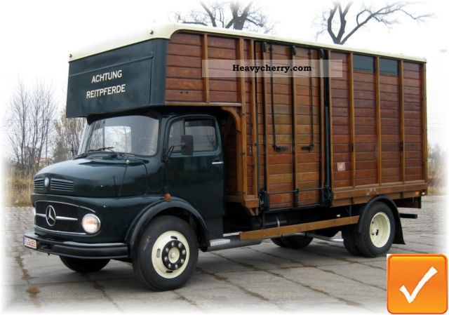 1969 Mercedes-Benz  L 710 vintage horse transporter Van or truck up to 7.5t Cattle truck photo