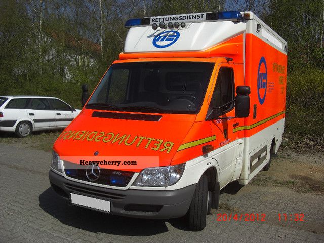 2004 Mercedes-Benz  416 Van or truck up to 7.5t Ambulance photo