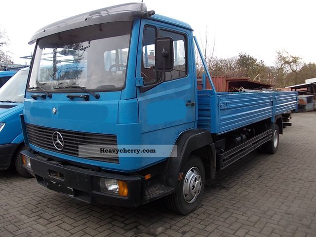 1992 Mercedes-Benz  809 Van or truck up to 7.5t Stake body photo