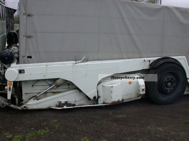 1983 Mercedes-Benz  608 Van or truck up to 7.5t Stake body and tarpaulin photo