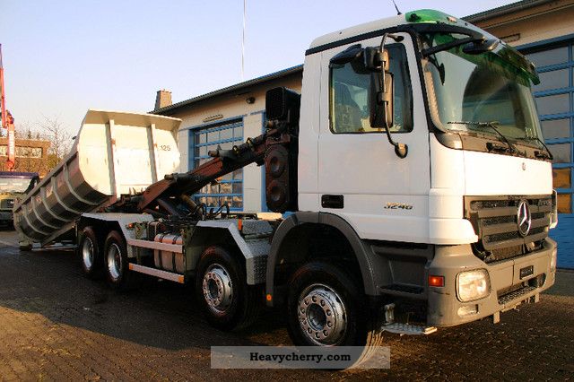 2005 Mercedes-Benz  3246 8x4 Kettenabrollkipper half shell with depression Truck over 7.5t Mining truck photo
