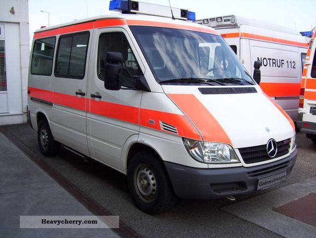 2005 Mercedes-Benz  Sprinter Van or truck up to 7.5t Ambulance photo