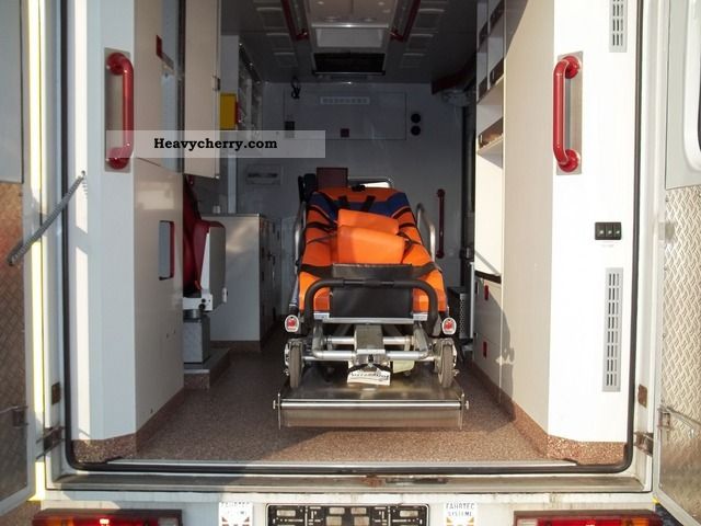 2003 Mercedes-Benz  413 CDI Van or truck up to 7.5t Ambulance photo