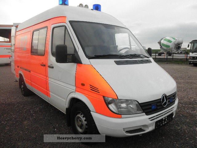 2002 Mercedes-Benz  Sprinter 313 CDI KTW Van or truck up to 7.5t Ambulance photo