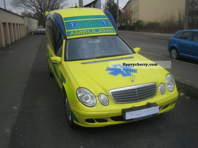 2006 Mercedes-Benz  E 270 cdi Van or truck up to 7.5t Ambulance photo