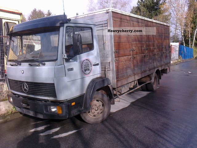1988 Mercedes-Benz  814 Van or truck up to 7.5t Cattle truck photo