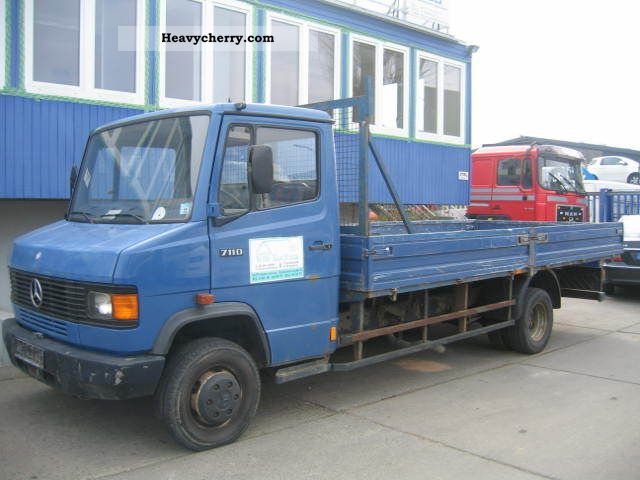 1992 Mercedes-Benz  711 flatbed Van or truck up to 7.5t Stake body photo