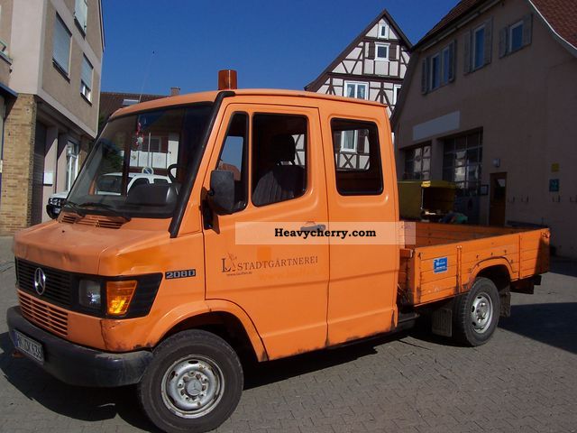1995 Mercedes-Benz  207 D Van or truck up to 7.5t Stake body photo