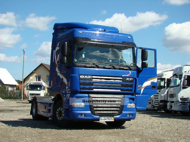 2007 DAF  XF SPACE CAB EURO 5 105 460 Semi-trailer truck Standard tractor/trailer unit photo