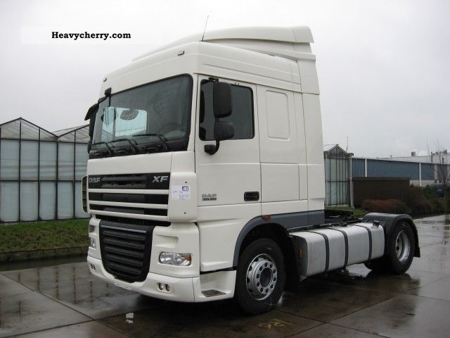 2009 DAF  FT XF105-460 SPACE CAB INTARDER PROD. 07-2009 Semi-trailer truck Standard tractor/trailer unit photo