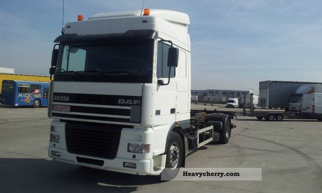 2002 DAF  95XF 380 Truck over 7.5t Swap chassis photo