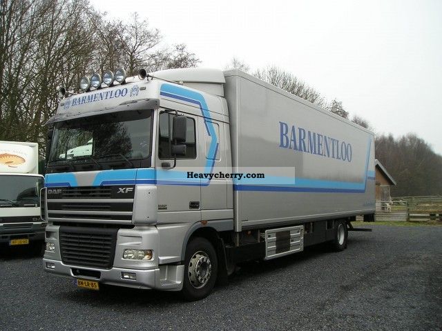 2003 DAF  95XF380 9:50 mtr floral suitcase Truck over 7.5t Refrigerator body photo