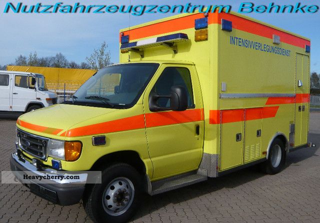 2004 Ford  E 350 ITW Van or truck up to 7.5t Ambulance photo