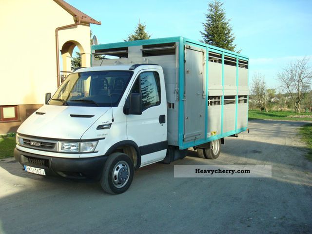 2006 Iveco  ANIMAL TRANSPORTER livestock transport Van or truck up to 7.5t Cattle truck photo