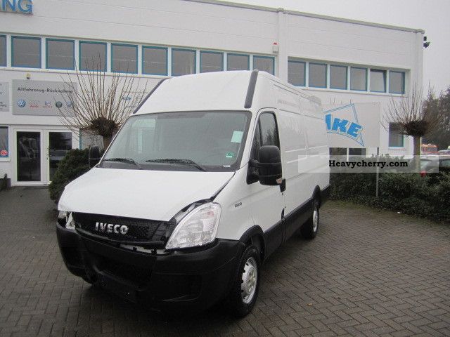 2011 Iveco  Daily Van or truck up to 7.5t Box-type delivery van - high photo
