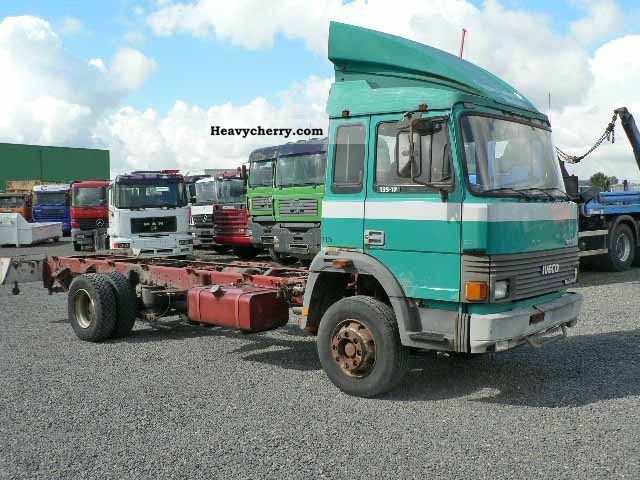 1987 Iveco  Chassis 135-17 tires 80% Truck over 7.5t Box photo