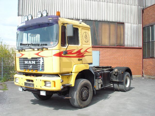 2001 MAN  F2000 19.414 4x4 Kipphydr. 1x bed climate Semi-trailer truck Standard tractor/trailer unit photo