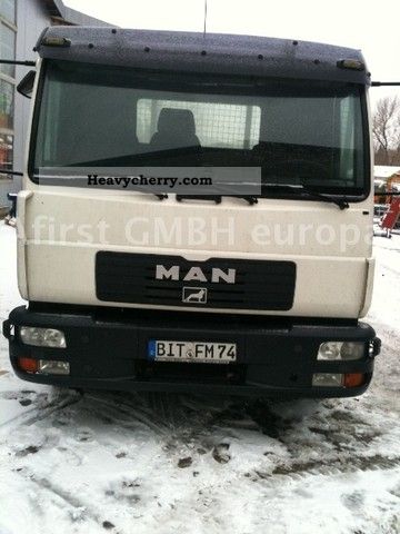 2002 MAN  LE 220 flatbed Van or truck up to 7.5t Stake body photo