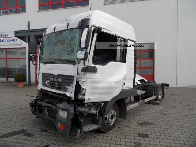 2008 MAN  TGL 8.210 4x2 BL / berth / € 4 Van or truck up to 7.5t Chassis photo
