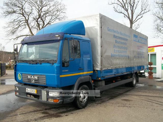 2001 MAN  LE 12.220 Truck over 7.5t Stake body and tarpaulin photo