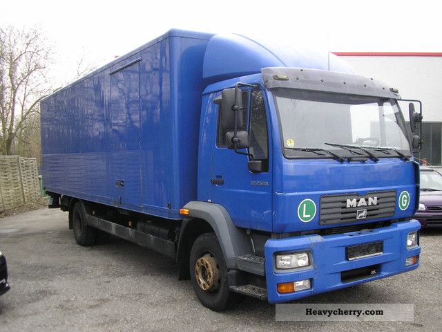 2001 MAN  LE 12 250 B * Mod.02 + air + +7.40 m +1 LBW hand * Truck over 7.5t Box photo