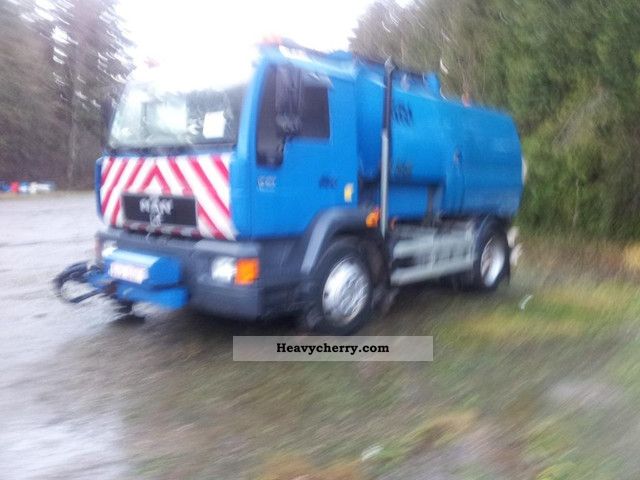 2000 MAN  L14C Street cleaning machine Truck over 7.5t Sweeping machine photo
