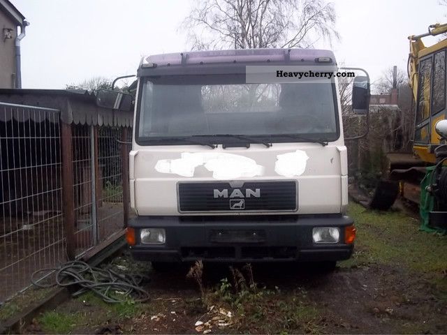 1996 MAN  8163 Van or truck up to 7.5t Chassis photo