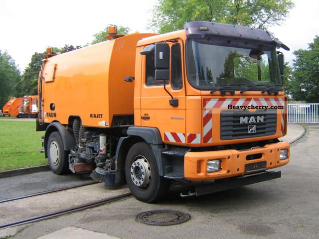 2005 MAN  18 220 Truck over 7.5t Sweeping machine photo