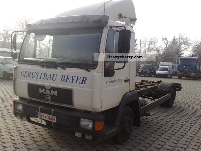 1995 MAN  L2000 chassis length Van or truck up to 7.5t Chassis photo