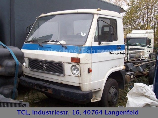 1993 MAN  LO2 Van or truck up to 7.5t Chassis photo