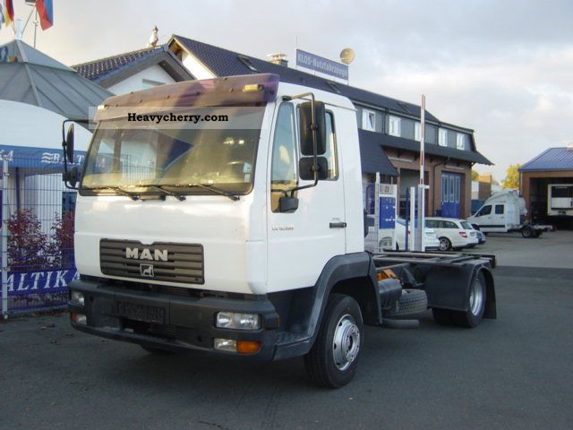 2003 MAN  2 x 8180 Available Van or truck up to 7.5t Chassis photo