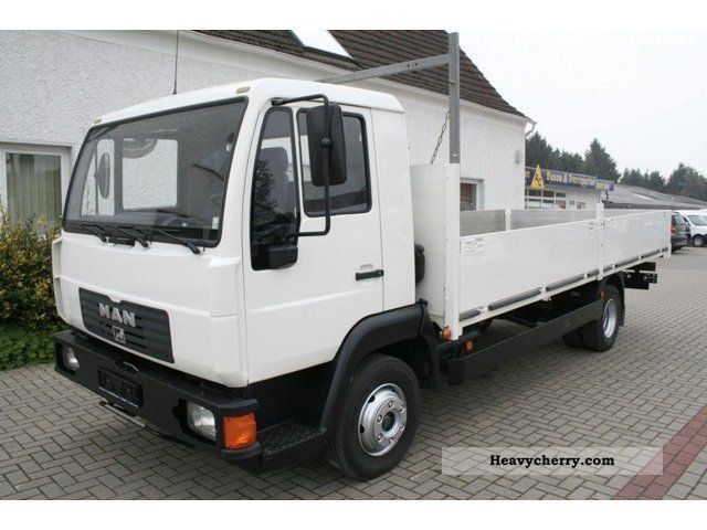2004 MAN  8220 platform with trailer hitch Van or truck up to 7.5t Stake body photo