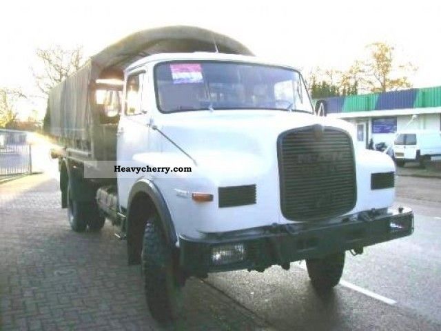 1984 MAN  11-136 4X4 Truck over 7.5t Stake body photo