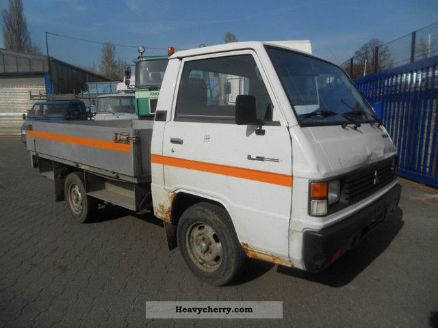 1992 Mitsubishi  L 300 \ Van or truck up to 7.5t Stake body photo