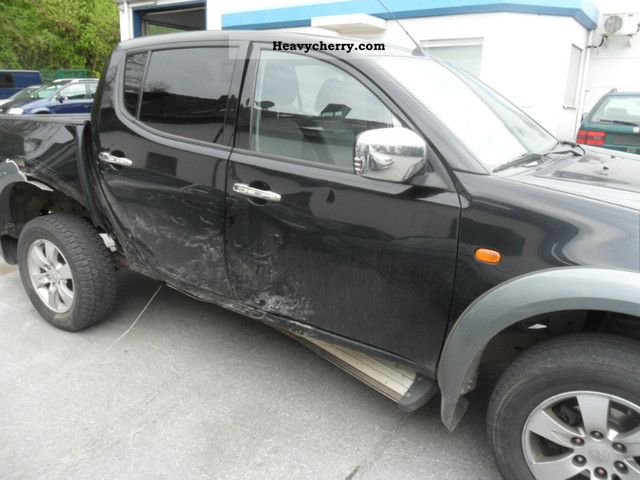 2009 Mitsubishi  L 200 Van or truck up to 7.5t Stake body photo