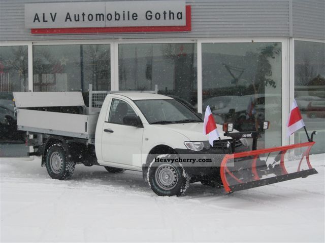 2011 Mitsubishi  L200-D 2.5DI Inform SC also Flatbed / tipper Van or truck up to 7.5t Stake body photo