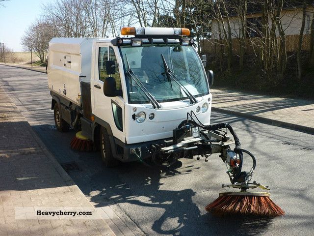 2005 Multicar  Fumo M26 4x4 Sweeper Trilety Van or truck up to 7.5t Sweeping machine photo