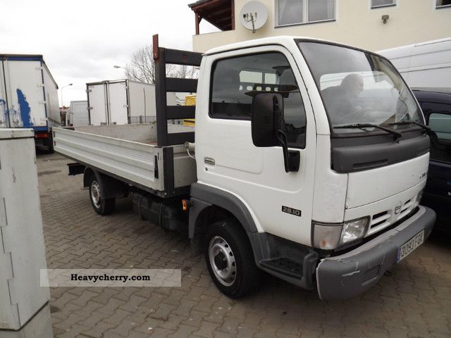 Nissan Cabstar 2006 Stake body Truck Photo and Specs