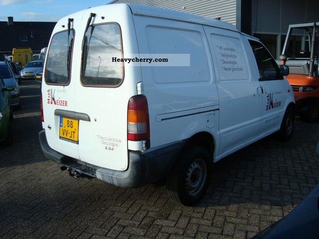 Nissan Cargo 2.3d 2001 Boxtype delivery van Photo