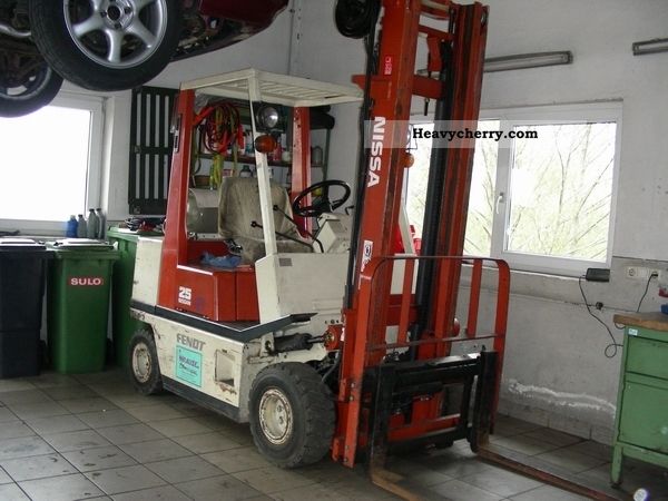 1991 Nissan  APH 02 Forklift truck Front-mounted forklift truck photo
