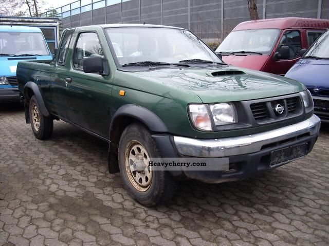 2001 Nissan pickup truck #7