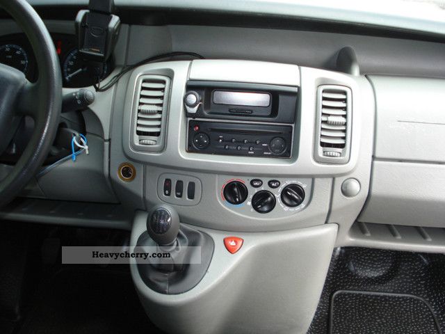 Renault Trafic 2 0 Dci Air Long 2006 Estate Minibus Up