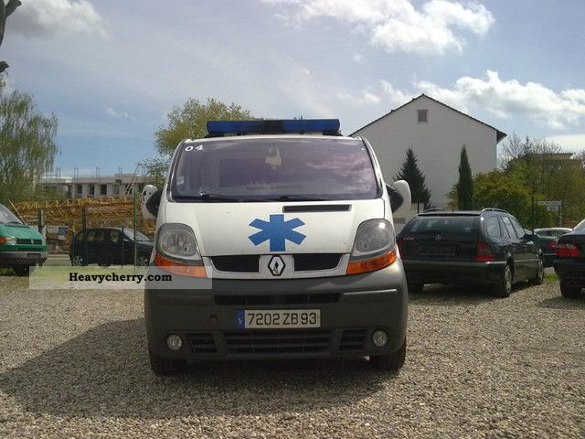 2005 Renault  trafic Van or truck up to 7.5t Ambulance photo
