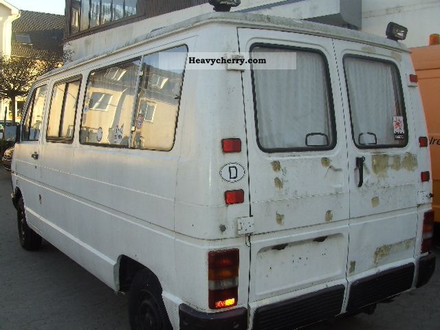 Renault Traffic Diesel 1989 Box-type Delivery Van Photo And Specs