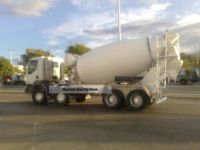 2004 Renault  370 CDI 8x4 with 10m ² concrete mixer Truck over 7.5t Cement mixer photo