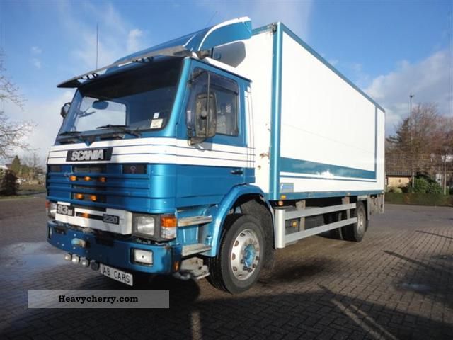 1996 Scania  93 Truck over 7.5t Box photo