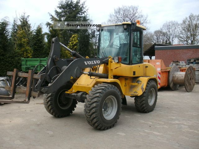 2000 Volvo  L-35 new first-hand shovel and fork tires Construction machine Wheeled loader photo