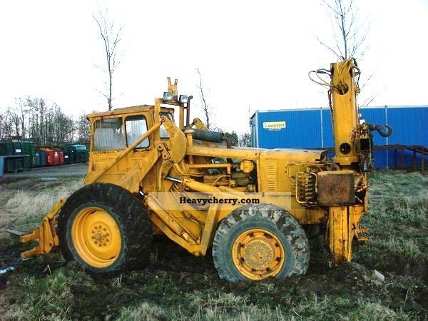 1980 Volvo  4x4 with crane HIAB terrain Stabler Construction machine Wheeled loader photo